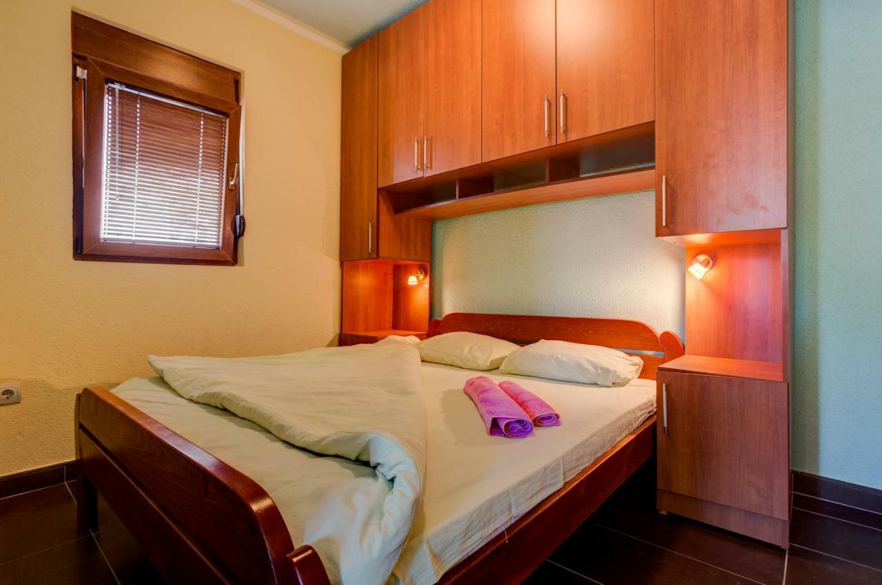 Romeo And Juliet Apartments Tivat Kültér fotó