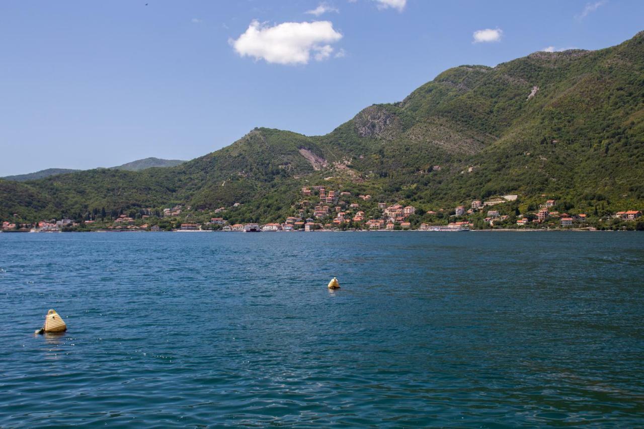 Romeo And Juliet Apartments Tivat Kültér fotó